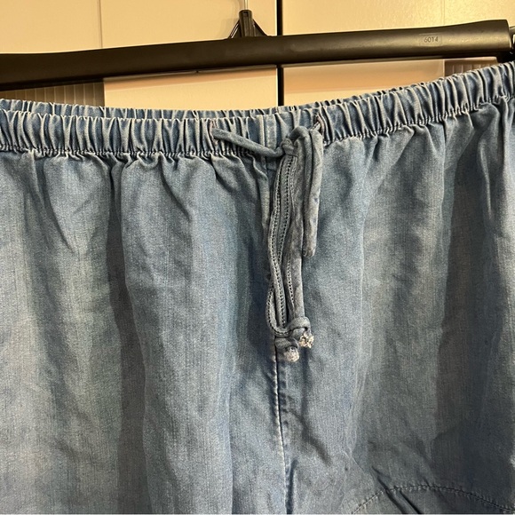 Women’s Mossimo denim shorts - Picture 3 of 5